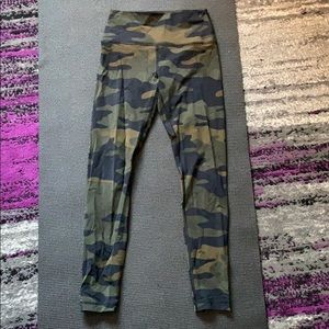 Victoria’s secret PINK camo leggings